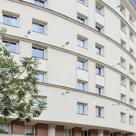 Ibis Centrum Hotel 3*